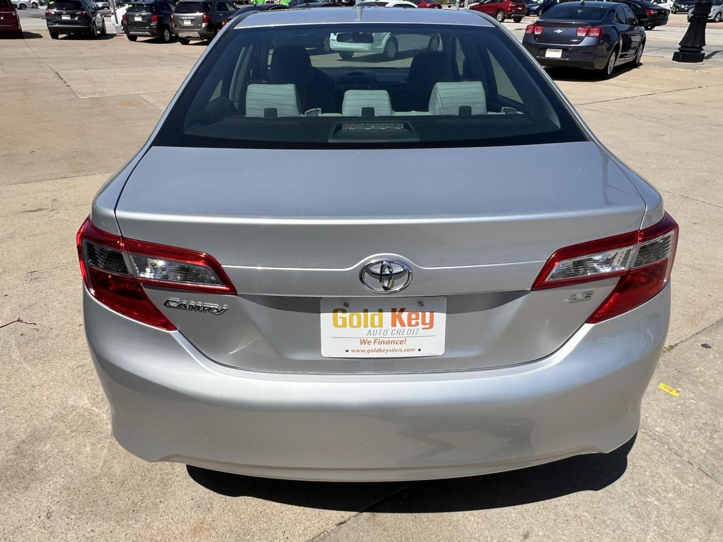 2013 Classic Silver Metallic /Ivory Toyota Camry SE (4T4BF1FK3DR) with an 2.5L L4 DOHC 16V engine, 6-Speed Automatic transmission, located at 104 1st Avenue, Silvis, IL, 61282, (309) 755-9511, 41.515156, -90.425377 - Photo#6