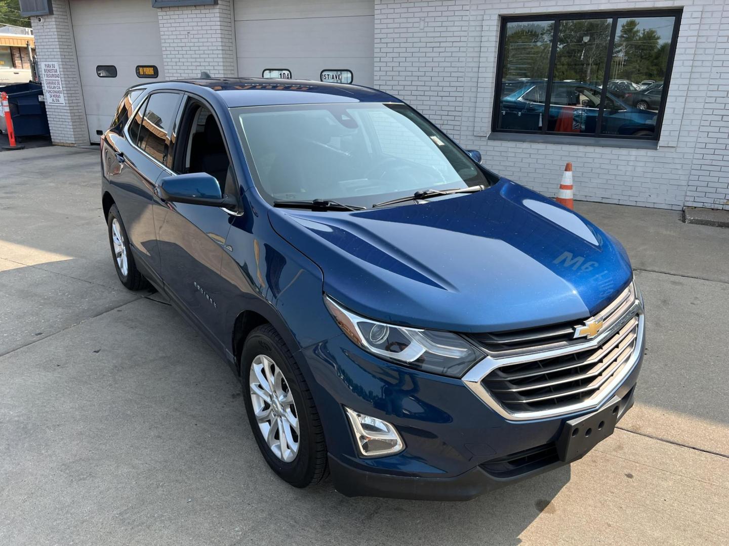 2020 /Mosaic Black Metallic Chevrolet Equinox LT 1.5 2WD (2GNAXKEV0L6) with an 1.5L L4 DIR DOHC 16V TURBO engine, 6A transmission, located at 104 1st Avenue, Silvis, IL, 61282, (309) 755-9511, 41.515156, -90.425377 - Photo#1