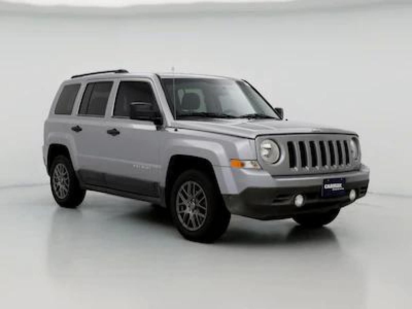 2016 Gray Jeep Patriot Sport 2WD (1C4NJPBB4GD) with an 2.4L L4 DOHC 16V engine, located at 104 1st Avenue, Silvis, IL, 61282, (309) 755-9511, 41.515156, -90.425377 - Photo#0