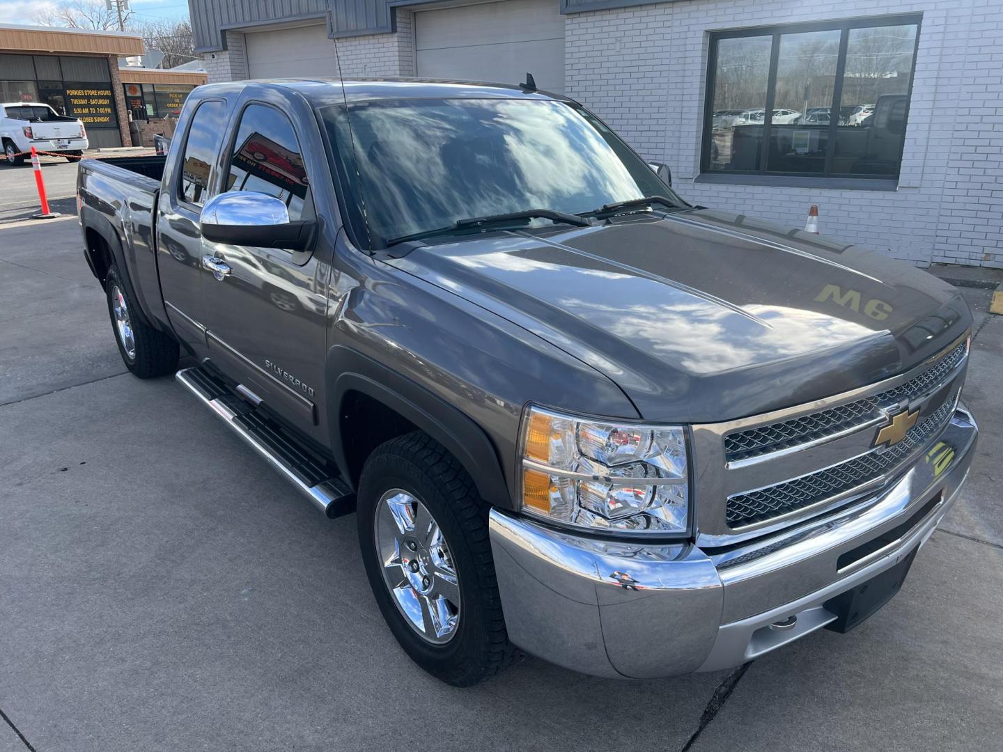 2012 Blue Granite Metallic /Ebony Cloth Interior Chevrolet Silverado 1500 LT Ext. Cab Long Box 4WD (1GCRKSE79CZ) with an 5.3L V8 OHV 16V FFV engine, 6-Speed Automatic transmission, located at 104 1st Avenue, Silvis, IL, 61282, (309) 755-9511, 41.515156, -90.425377 - Photo#2