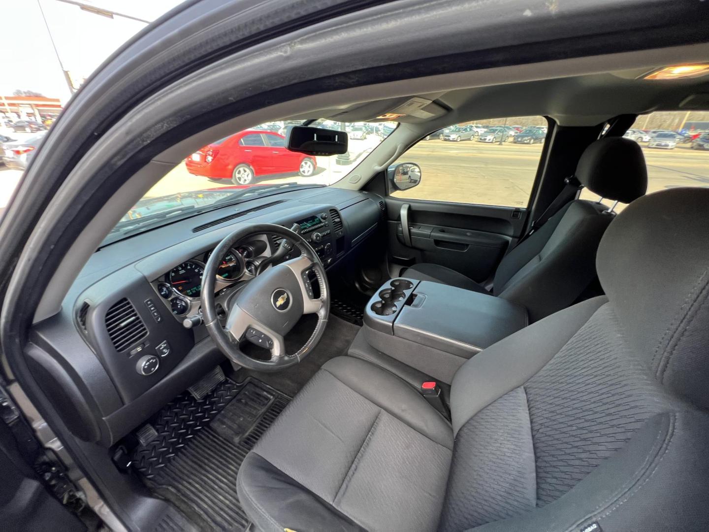 2012 Blue Granite Metallic /Ebony Cloth Interior Chevrolet Silverado 1500 LT Ext. Cab Long Box 4WD (1GCRKSE79CZ) with an 5.3L V8 OHV 16V FFV engine, 6-Speed Automatic transmission, located at 104 1st Avenue, Silvis, IL, 61282, (309) 755-9511, 41.515156, -90.425377 - Photo#4