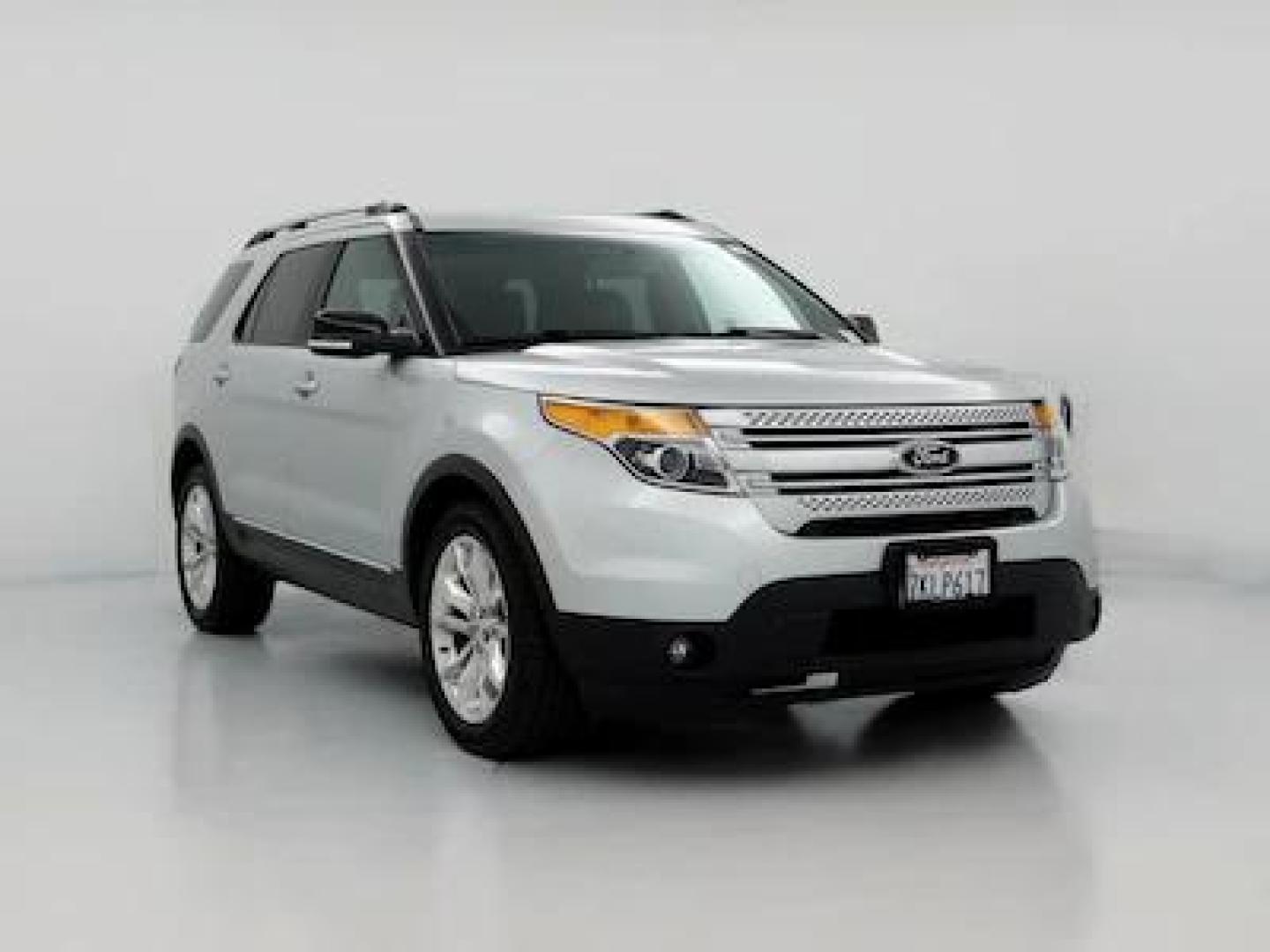 2015 Ford Explorer XLT 4WD (1FM5K8D82FG) with an 3.5L V6 DOHC 24V engine, 6-Speed Automatic transmission, located at 104 1st Avenue, Silvis, IL, 61282, (309) 755-9511, 41.515156, -90.425377 - Photo#0