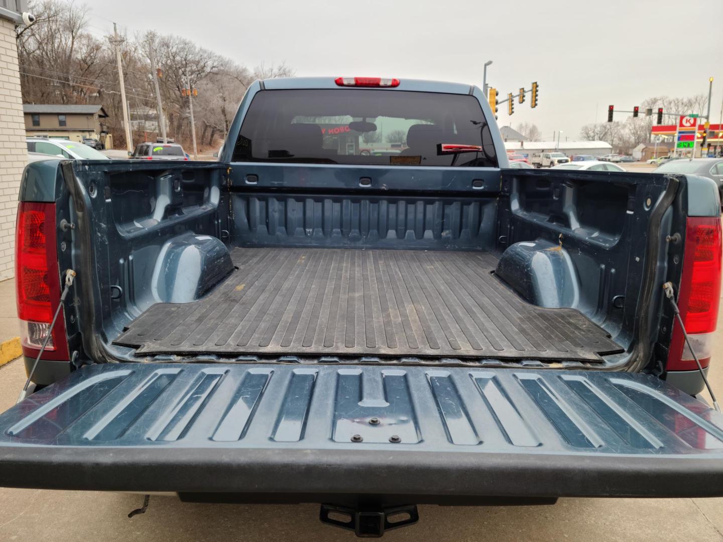 2013 Gray GMC Sierra 1500 SLE Ext. Cab 4WD (1GTR2VE76DZ) with an 5.3L V8 OHV 16V FFV engine, 6-Speed Automatic transmission, located at 104 1st Avenue, Silvis, IL, 61282, (309) 755-9511, 41.515156, -90.425377 - Photo#2