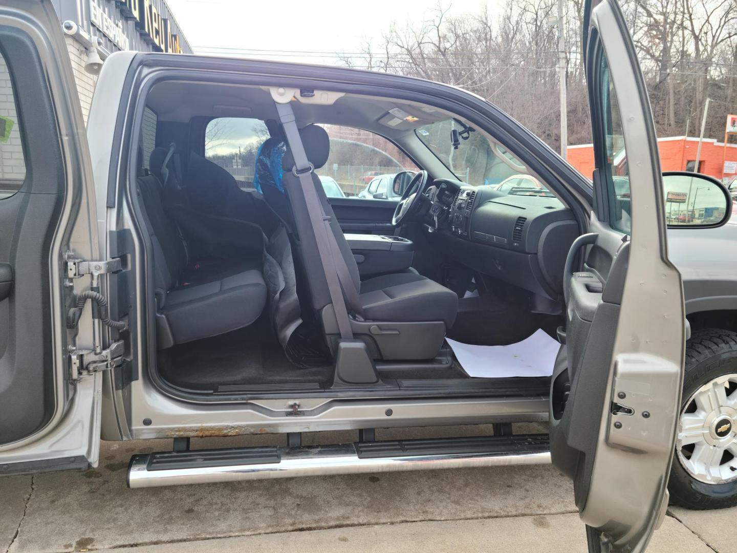 2012 Gray /Black Chevrolet Silverado 1500 LT Ext. Cab Long Box 4WD (1GCRKSE79CZ) with an 5.3L V8 OHV 16V FFV engine, 6-Speed Automatic transmission, located at 104 1st Avenue, Silvis, IL, 61282, (309) 755-9511, 41.515156, -90.425377 - Photo#2