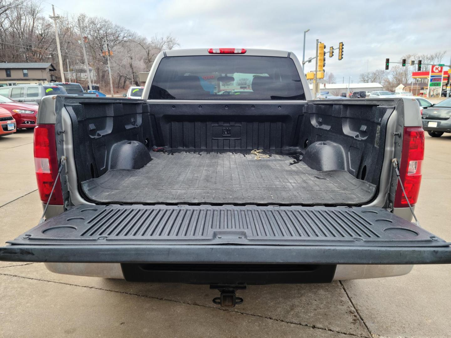 2012 Gray /Black Chevrolet Silverado 1500 LT Ext. Cab Long Box 4WD (1GCRKSE79CZ) with an 5.3L V8 OHV 16V FFV engine, 6-Speed Automatic transmission, located at 104 1st Avenue, Silvis, IL, 61282, (309) 755-9511, 41.515156, -90.425377 - Photo#4