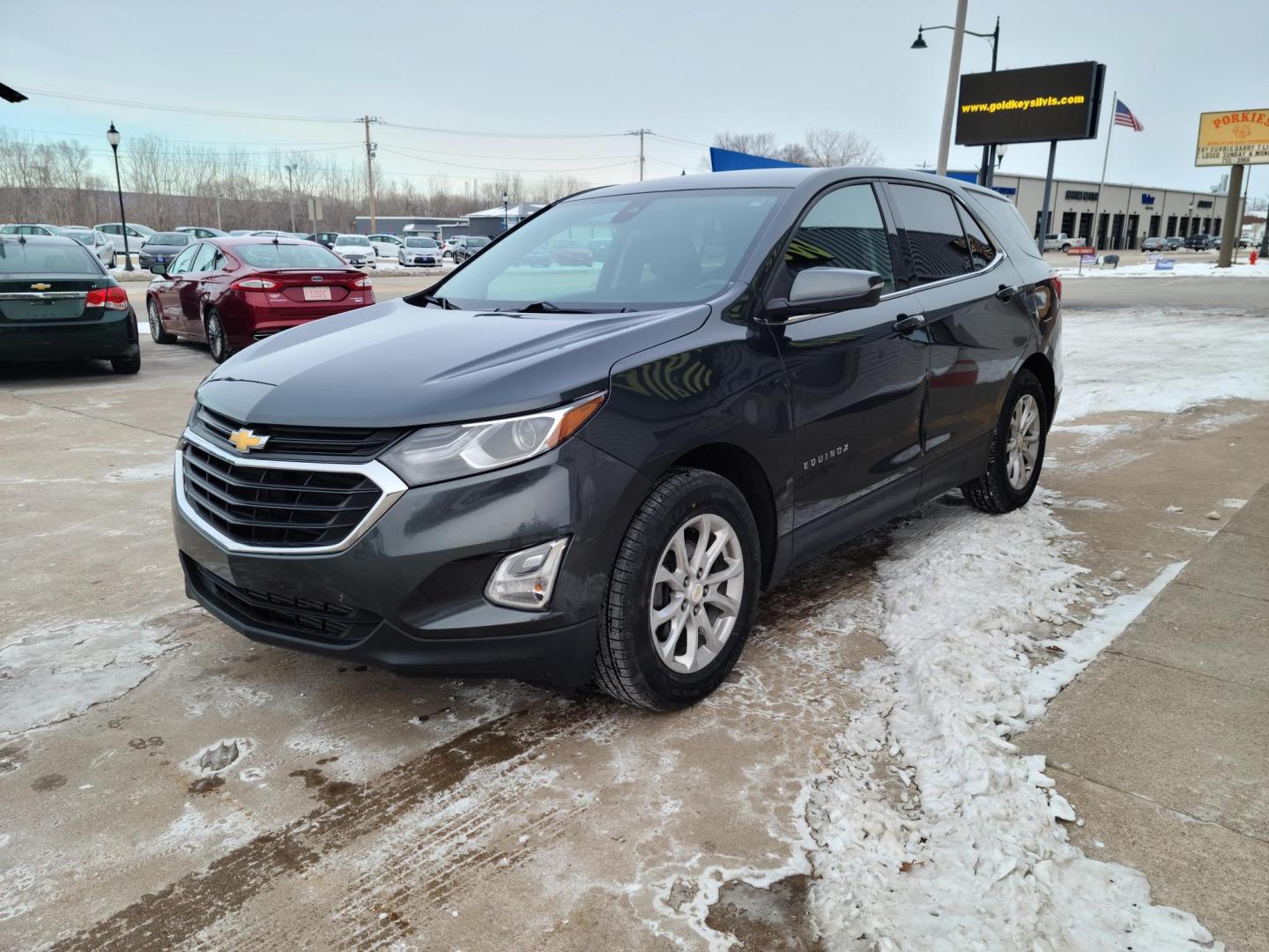 2019 Gray /Gray Chevrolet Equinox LT 2WD (3GNAXJEV3KS) with an 1.5L L4 DIR DOHC 16V TURBO engine, 6A transmission, located at 104 1st Avenue, Silvis, IL, 61282, (309) 755-9511, 41.515156, -90.425377 - Photo#4