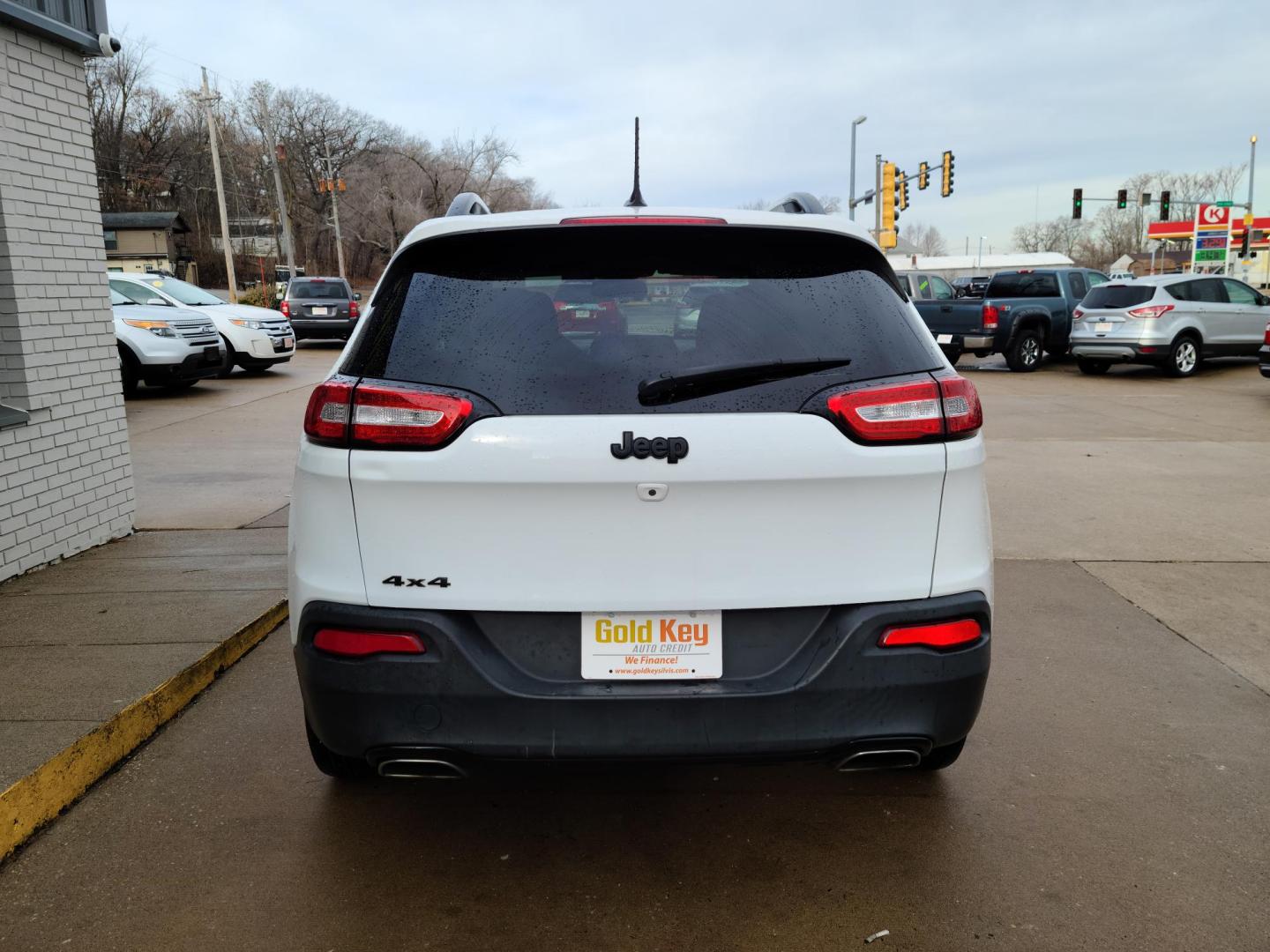 2016 Jeep Cherokee Sport 4WD (1C4PJMAS8GW) with an 3.2L V6 DOHC 24V engine, 9A transmission, located at 104 1st Avenue, Silvis, IL, 61282, (309) 755-9511, 41.515156, -90.425377 - Photo#2